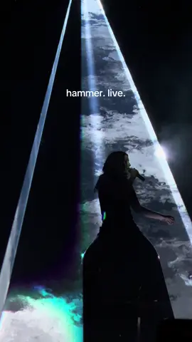 her opening with my fav song off the new album like thank youuuu @Lorde #lorde #ultrasoundtour 