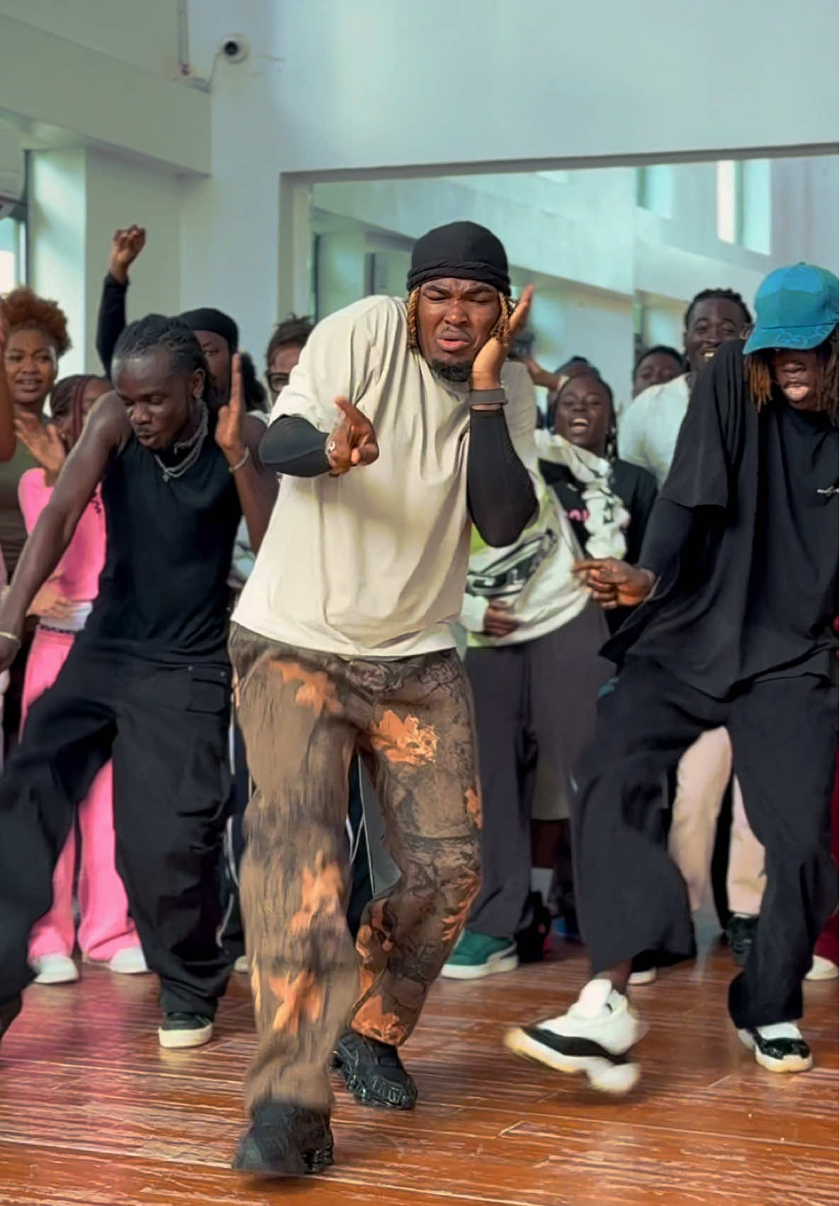 A Demzy Baye Choreography on the song of the moment w/ @Real Cesh @zevaboi #lidellemovement #demzy_baye 
