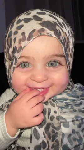 Pure adorableness 🥰 حچيّه صغنونة كيوته ماشاءالله 🥹💕 #babiesoftiktok #cutebaby #babygirl #blueeyes #babylove 