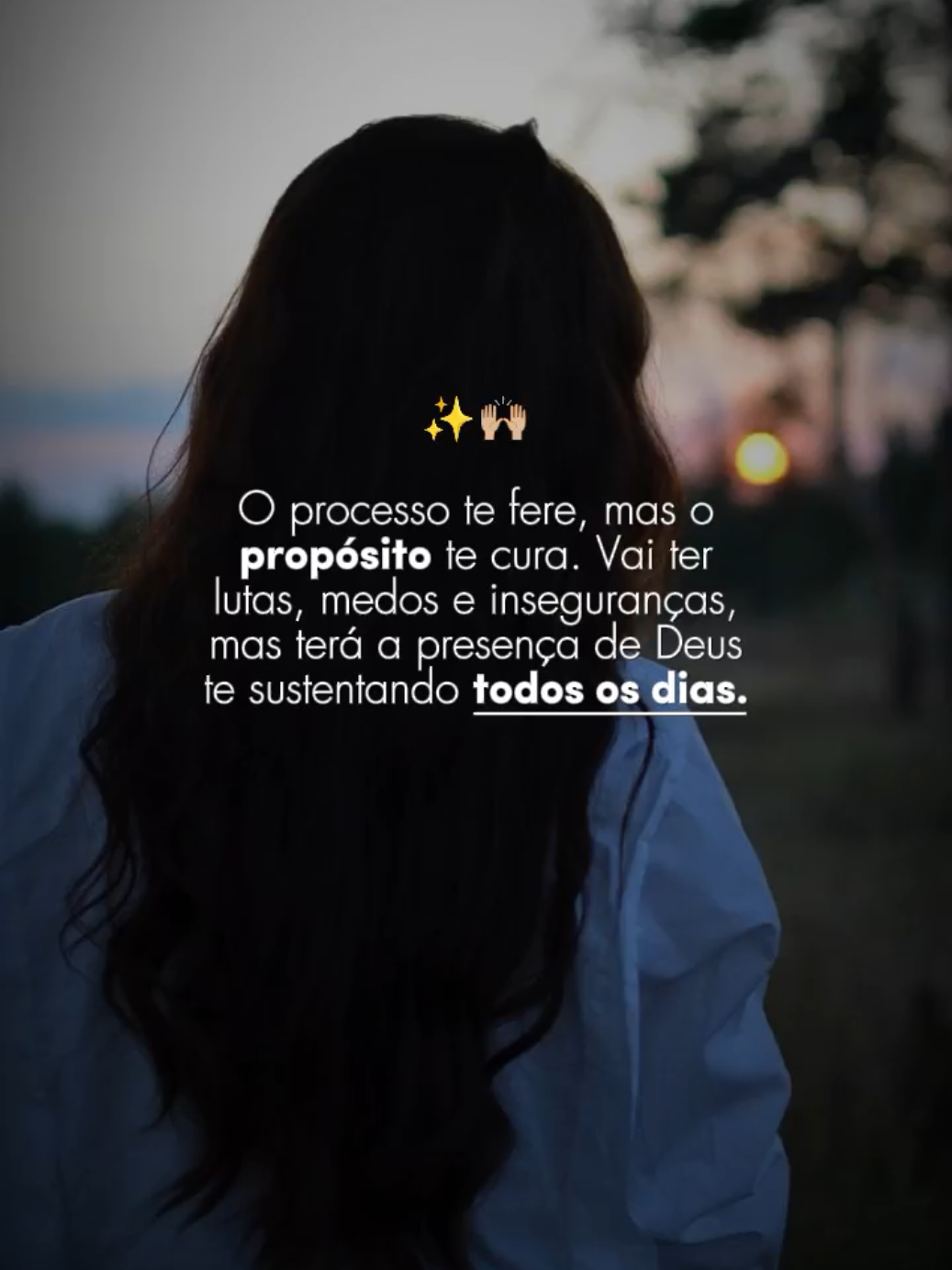 O processo te fere, mas o propósito te cura.✨🙌🏼 #CapCut #deus #motivacional #frase #foryoupage 