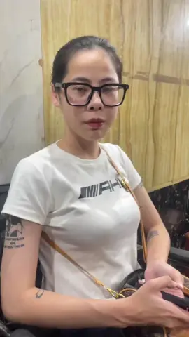 Thông báo tìm trẻ lạc,Kiều Thị Hải Yến làm karaoke chuyên đóng. do ăn chơi lười làm có mượn mình một số tiền,chắc a.e nhà họ hứa hay sao 2 tháng nay toàn hứa với hẹn,có ý định k trả,mọi người thấy mặt hàng này ở đâu alo mình nhé