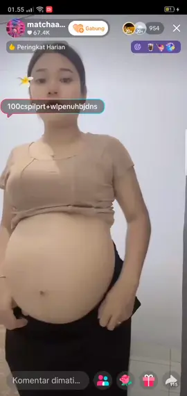 bumil Spil perut sambil elus pake minyak #bumilcantik #perutbuncit #gemoysekaliii😘😘😘 