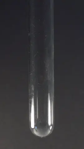 الصف الثاني الإعدادي تفاعل محلول نترات الفضة مع محلول كلوريد الصوديوم وتكون راسب أبيض من كلوريد الفضة #علوم 