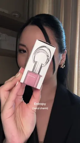 testando o lip gloss viral da @entropy.global  🖤 #koreanmakeup #fypage #koreangirl #maquiagembrasil 