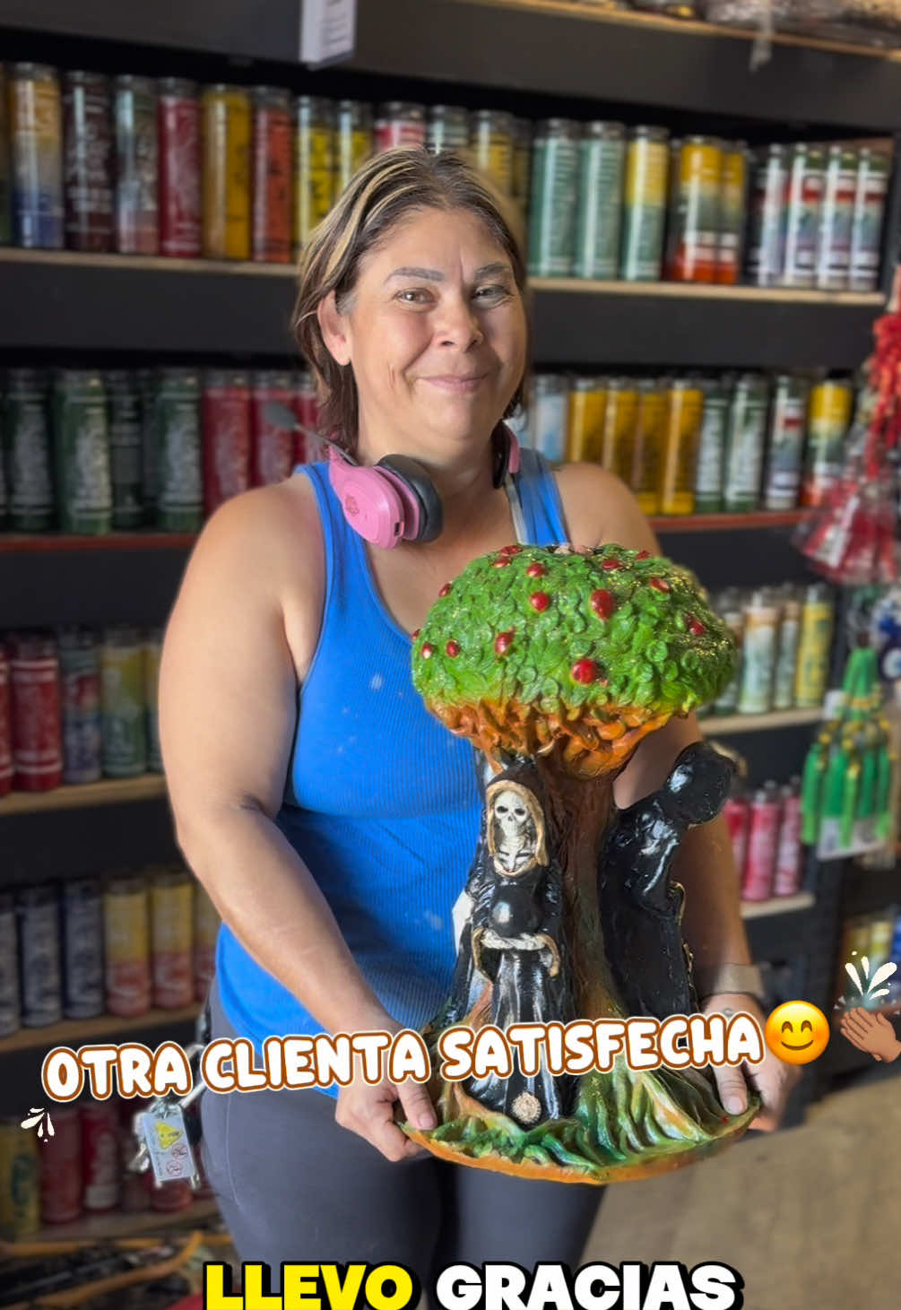Clienta, satisfecha con su árbol de la vida de la santa muerte👏🏽💛. Saben que esta clienta manejó desde tres a cuatro horas para recoger a su Santita😍 y se la llevó con una sonrisa en la cara😊 primeramente Dios que le ayude la Santita en todo. Muchas gracias a esta clienta hermosa, y a todos nuestros clientes, se les agradece mucho!🙏🏻💛🥰 #botanicalasalud #viral #fyp #santamuerte #santamuerte 