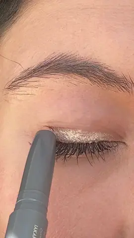 Such a smooth application 🤍#eyeshadow #eyeshadowpincil #fyp #makeup #eyeshadowstick 