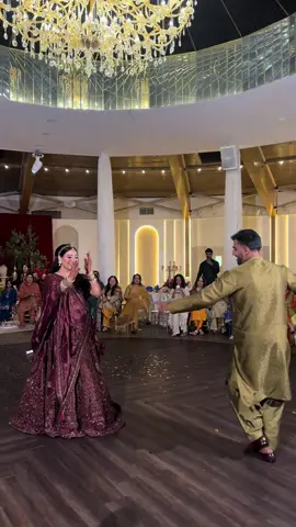 tere bina na guzara e ♥️ #pakistaniwedding #mehndidance #bride