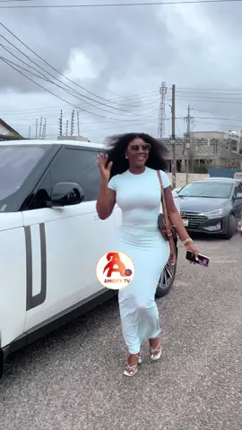 LIVE UPDATES: Aww!🥰 Actress/Entrepreneur Surprised Joins @fellamakafui to Celebrate the Launch of Her Newest Store @simplysnatched_ in East Legon #amistytv #fellamakafui #afronitaaa #drbawumiaforpresident #johnmahama 