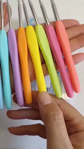 Kit Crochê completo com maleta para guardar tudo São 53 peças agulhas com cabo anatômicos silicone ideal para seus projetos viral na internet #crochê #artezanato#costuracreativa#epiximports #campinas 