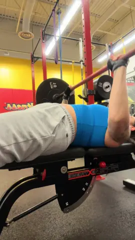 Chestyyy, triceps, and shoulders babyyyy 💪🏼💪🏼💪🏼 #foryou #weightloss #strengthtraining #GymTok