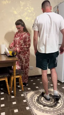 Хотів я морозива 🍦, але вийшло, як завжди 😂. Господиня Катруся підсунула щось зовсім інше.#рекомендації #плиточник #катруся 