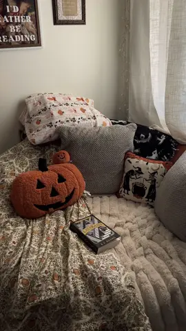 spend the afternoon reading with me📖🍂🧦🐈‍⬛ cr: Katabasis #BookTok #bookstagram #fallvibes #readingvlog #readwithme 