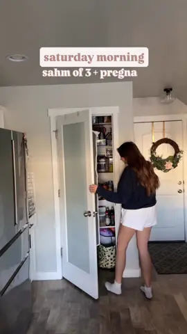 HAPPY SATURDAY BESTIES 🫧✨💕 feels so good to kick off the weekend with a clean kitchen/living room!  better days greens code: LEXINGTON10  #morningvlog #saturdayvlog #sahmlifestyle #pregnantmom #momvlog 