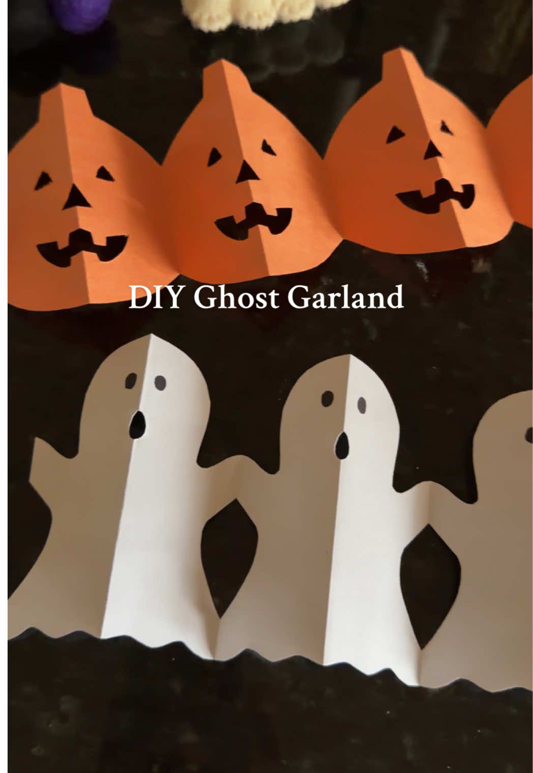 DIY ghost garland 👻 such a fun and easy craft for Halloween- my toddler loves it as well! #halloweencrafts #halloweendiy #spookyseason #spookyvibes #kidactivities 