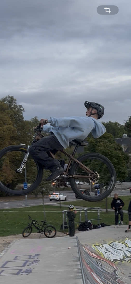 Chillin 😴@Hannes mtb @Adrian_mtb 