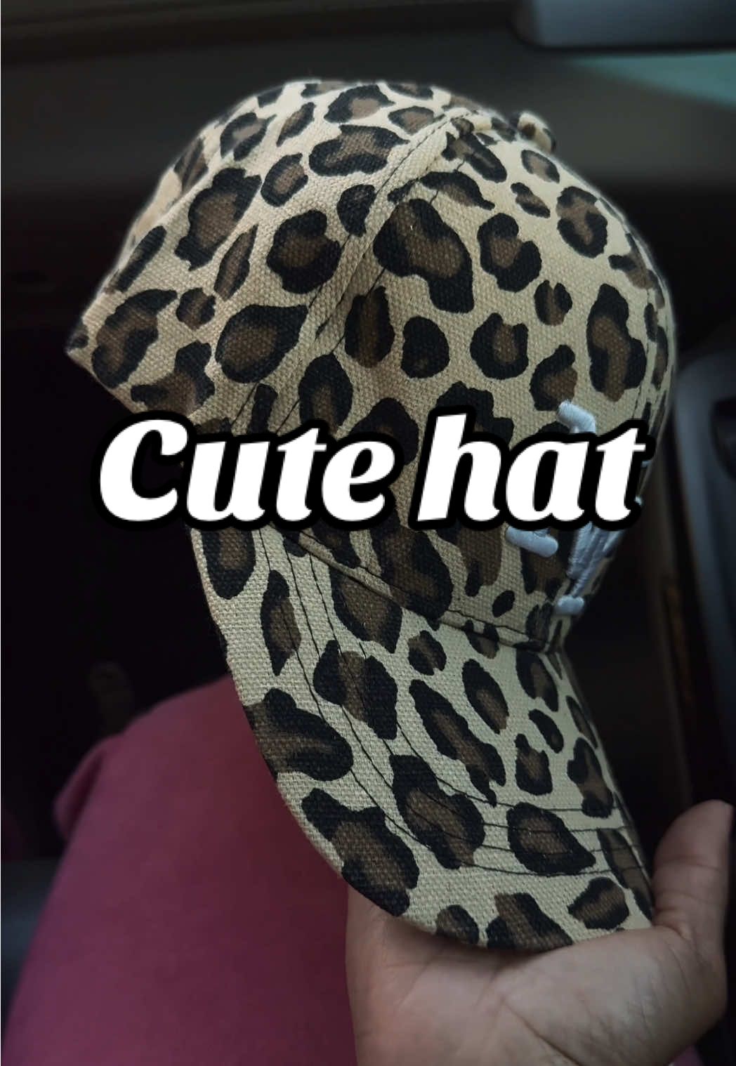 This hat just screams mama style but make it cute. Had to add it to my collection 🤎 #tiktokshopfinds #momstyle #hatobsessed #fallfashion2025 #affordablefashion 