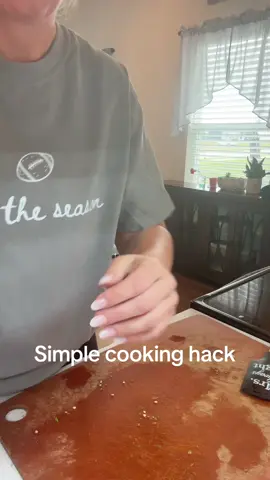 This has saved me onions or garlic smelling hands, jalepeno juice etc 🧑‍🍳🧑‍🍳 also, this shirt is my Saturday ritual.  #MomsofTikTok #CookingHacks #cookingtiktok 