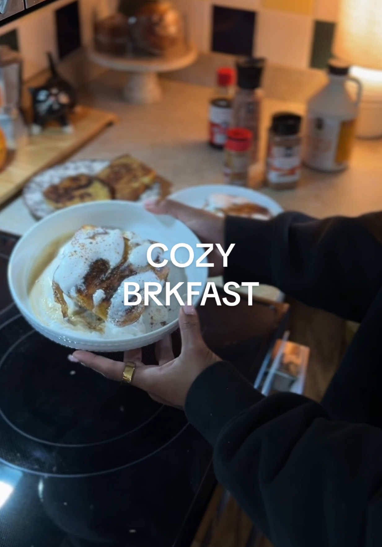 feeling the fall vibes🍂🎃🍯🐿️ — today’s menu: pumpkin french toast🍁  #cozyathome #morningreset #fallbaking #pumpkinrecipes #slowmorning 
