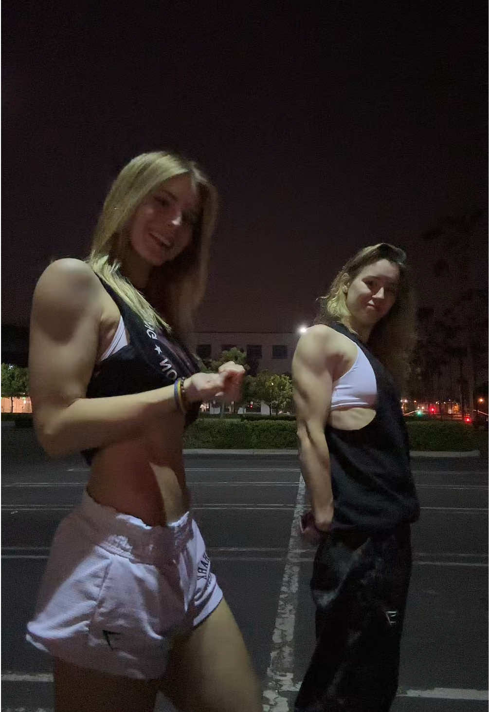 Flex off 🕺 we’ve both leaned out quite a bit since this was filmed 😅 @Annabel Lucinda  @Gymshark | code ‘SAB’  #cousins #gymcrush #gyminspiration #musclemommy #winnerslovewinning 