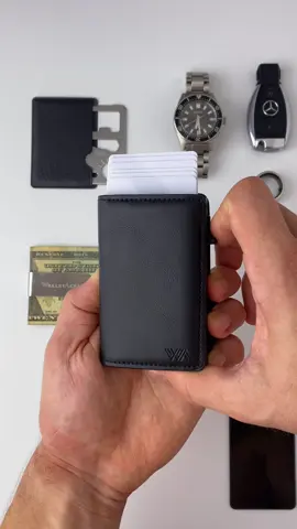 Upgrade your carry with smart wallet. #wallettracker #walletaces #smartwallet #everydaycarry #modernwallet