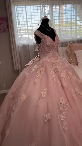Como le llaman ustedes a este color de vestido? Te gustaría este color para tus quince? #tonybrendaphotography #quinceañera #fyp @Brenda La Fotógrafa 