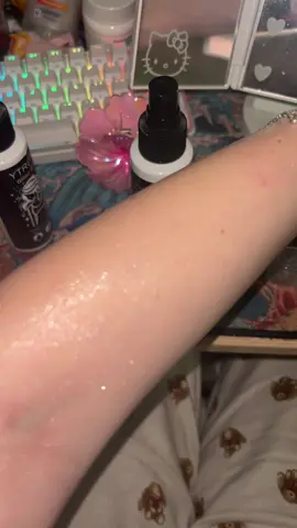 I’m dying at how perfect and bed this glitter spray is! #product #glitter #glitterspray 