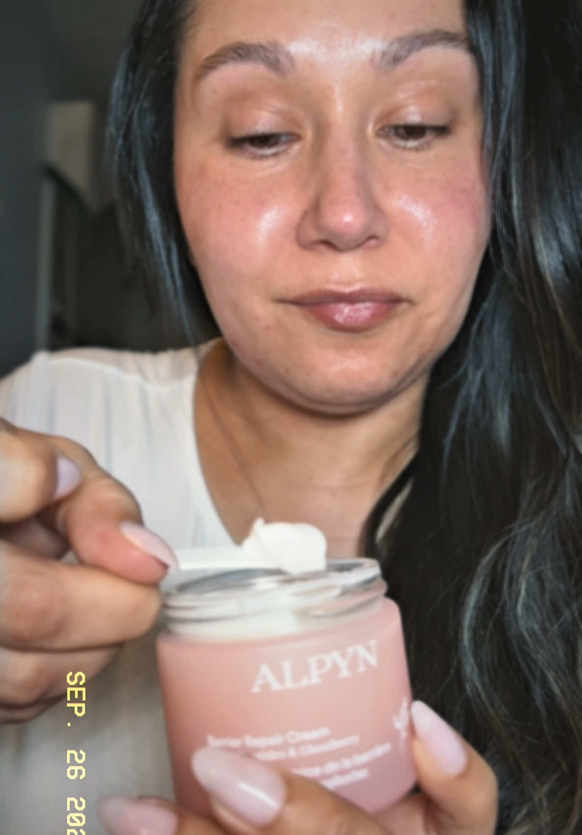 just me giving my skin some love 🫶 this @Alpyn Beauty barrier repair cream = my new holy grail ✨ hydrated, happy, glowing 🥹💛 tap to see it in action 👀 #moisturizer #GlowUp #skincare #barrierrepair #alpynbeauty