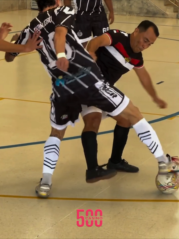 DRIBLES MÁGICOS NO FUTSAL 🔥🔥#futsal  #skills #fy 