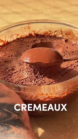 Cremeaux! Essa receita é incrível. Já salva pra não perder. Receita Cremeux de Chocolate  Ingredientes:  50g de Açúcar  250g de Creme de Leite  250g de leite  120g dr Gemas  Q.B Baunilha: aroma de baunilha 150g de Chocolate Ao Leite  150g de Chocolate Meio Amargo  45g de Manteiga de Cacau Modo de Preparo no video ❤️‍🔥 #confeitaria #receitas #cremeaux #chocolate 