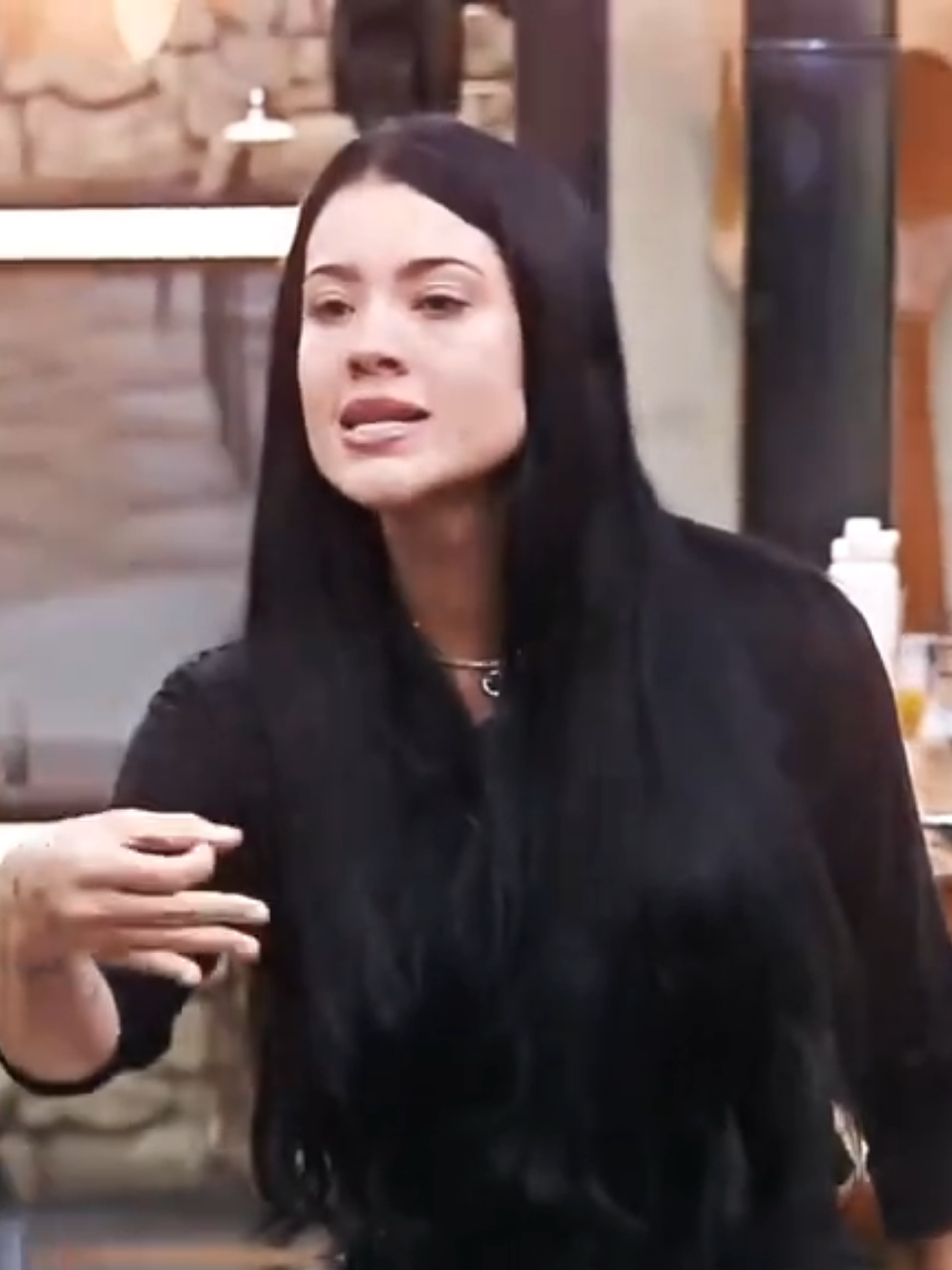 não torço por ela, porém não podemos negar que ela entrega rivalidade e tretas dentro da sede  #igzmov #alightmotion #afazenda #edit #rayfigliuzzi 