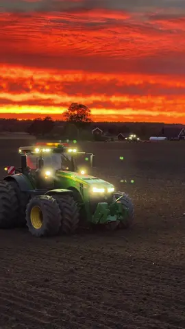 Sunsets 🫢#farmingtiktok #foryou #johndeereteam #9rx640 #8370r 