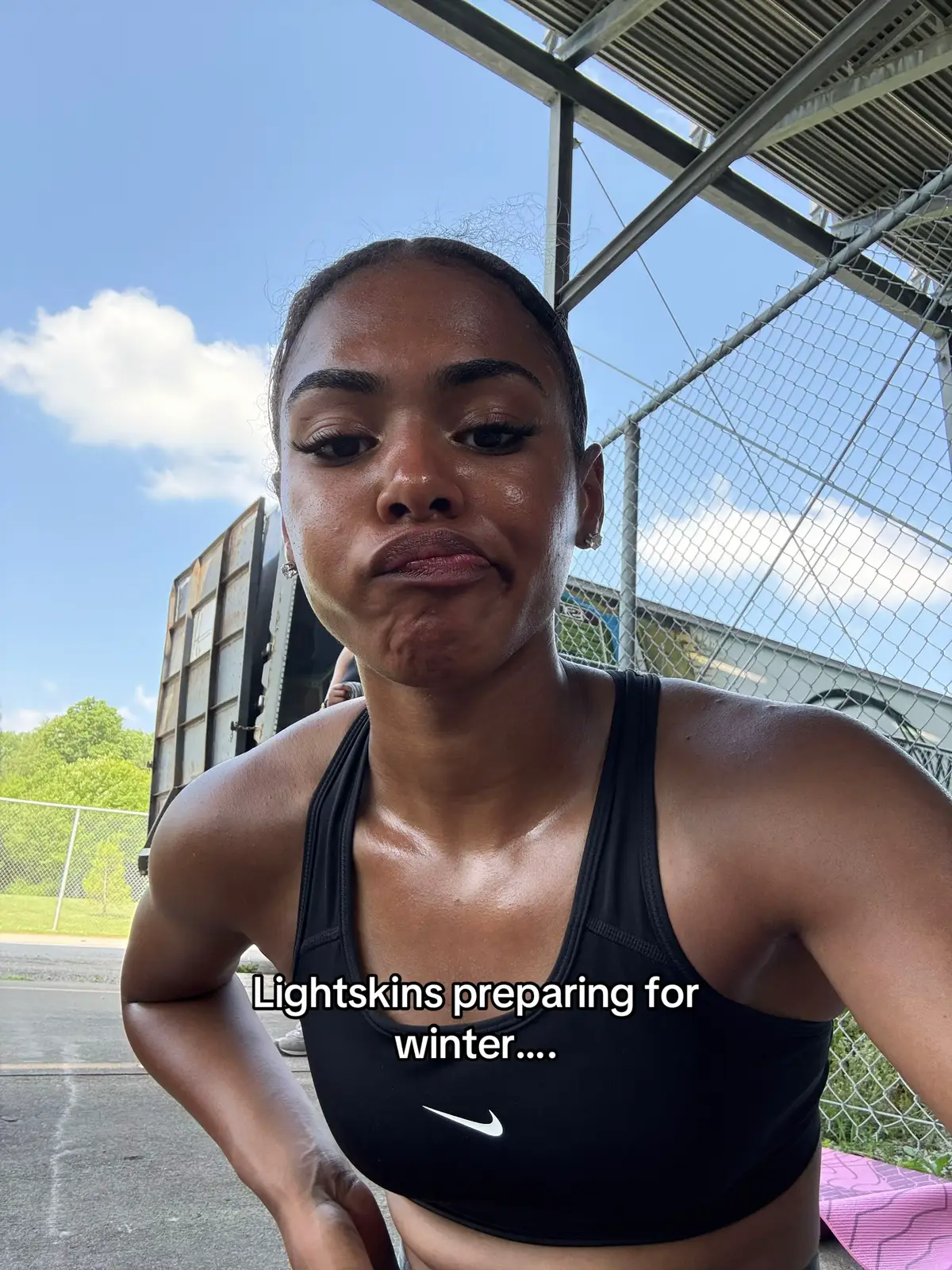 I’m already starting to loose my colour omg😭😭🫠 #winter #curlyhair 