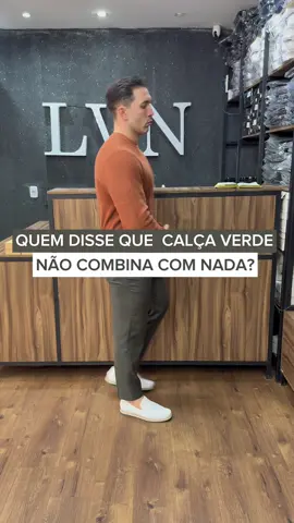 ✨ Quem disse que verde não combina? A verdade é que a calça verde abre um mundo de possibilidades — basta saber combinar com estilo. Do casual ao elegante, ela transforma qualquer visual quando usada com confiança. ⠀ 👉 Salva esse vídeo pra se inspirar e comenta qual look foi o seu favorito!
