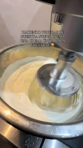 Próximamente llegará un furgón de una crema exclusiva nuestra, con un sabor más natural y que se derrite en el paladar!  Esta crema es una innovadora creación baja en grasas, azúcares y que al comerla se siente como una suave mantequilla al paladar!  Está crema fue creada en Bélgica y será la mejor que hayan probado antes, se lo prometo!  Acá en Fresarte no paramos de innovar 