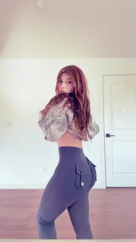 LAST ATTEMPT TO TAG THE LEGGINGS FOR THE GIRLS. TikTok hates me and it flags my audio . 