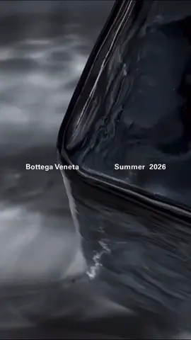 🌿 A New Era Begins 🌿 ✨ Quiet luxury finds its new voice ✨ Louise Trotter debuts her first collection for Bottega Veneta SS26 💚 🧵 Craft is not just detail — it’s language. 👗 Silhouettes that whisper elegance yet command presence. 👜 Intrecciato reimagined for a new generation, light yet powerful. 🌍 From Milan to the world, a story of geometry, minimalism, and beauty. 💫 This is more than fashion. It’s a celebration of heritage, vision, and the future of luxury. #LouiseTrotter #BottegaVeneta #SS26 #MilanFashionWeek #QuietLuxury   ✨