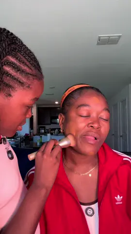 She been waiting to do my make up for a while and I am shocked of the final result 🤩🥰 #trending #foryoupage #viral #dallasbraider #motherdaughter 