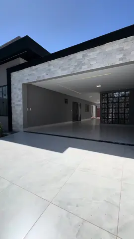 🚨 Sozinha no lote POUCOS MINUTOS DO BURITI SHOPPING.  📍 Cidade Satélite São Luís - Aparecida de Goiânia ❇️ Valor: R$ 875.000,00 📐 214m² de construção 📐 385m² de terreno ✅ 04 quartos sendo 1 suíte ✅ Sala com dois ambientes ✅ Cozinha ampla ✅ Porcelanato polido ✅ Garagem para até 6 carros ✅ Amplo corredor lateral ✅ Churrasqueira a carvão ✅ Área gourmet com ilha ✅ Área de serviço ✅ Piscina com cascata, hidromassagem e aquecimento 💰 Para financiar um imóvel é necessário o nome limpo e comprovação de renda! 🏦 Financiamento por TODOS os bancos 🏡 FERNANDES ANDRADE - CJ. 34.748 ⸻ #CasaSozinhaNoLote #CidadeSatéliteSãoLuís #AparecidaDeGoiânia #CasaComPiscina #CasaComChurrasqueira       