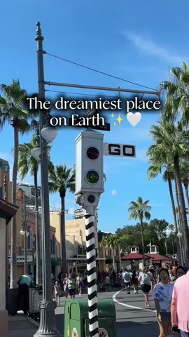 Disney’s Hollywood Studios is the dreamiest place on Earth ✨🤍 #disney #waltdisneyworld #disneyadult #disneytok #hollywoodstudios 