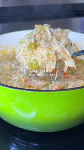 Chicken & Rice Soup🍂 . . #chickenandrice #soup #easydinner #blackgirltiktok #fallrecipes 