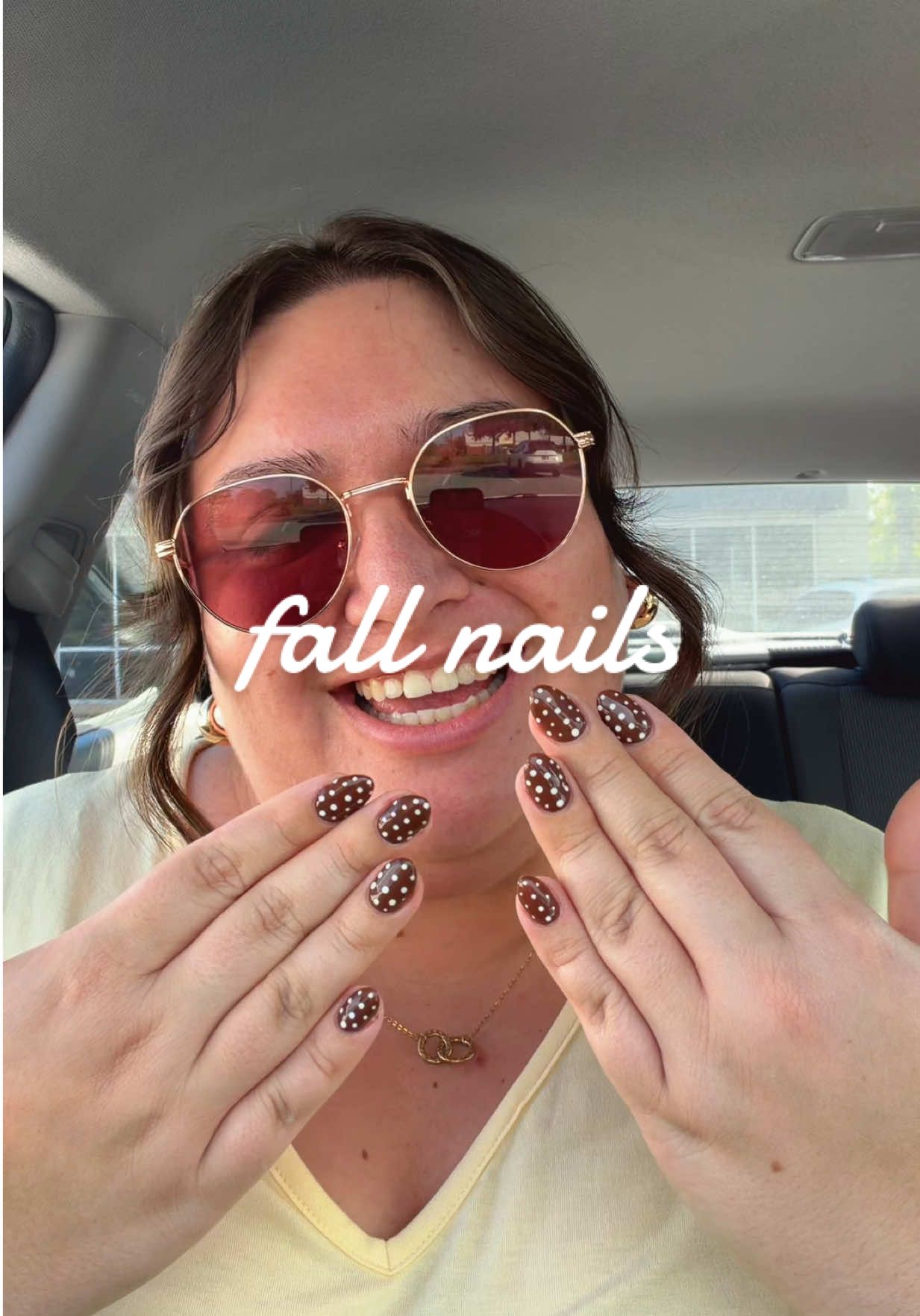 let’s not focus on how bad i am at transitions OK…look at my nails!!!!! 💅🏻 #nailtransition #nails #nailart #fallnails #nailinspo 