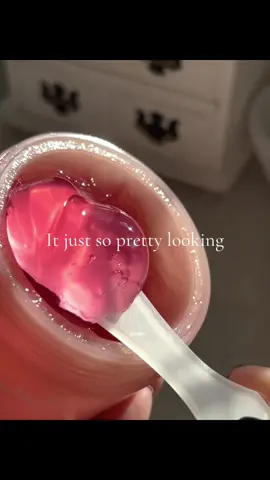 Have you tried the medicube collagen jelly cream yet? Did I mention it also smells amazing? 🤩 #medicube #medicubeskincare #jellycream #skincare #collagen 