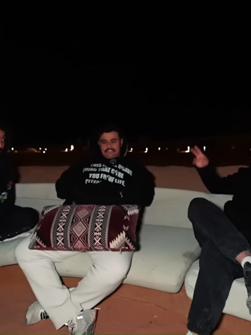 ياخي المصورين😂😂😂 @dsh_90 @xabo3abd1  #باور_بمن_حضر #powr_on_top #peaks #بيكس