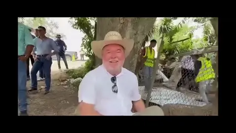 🎥🐔 El Pollo del Caribe Primero fue la lancha Power Chicken 🚤💬… Ahora, un fraude millonario de L 45.5 millones 💸🕵️‍♀️. ¿Casualidades del mar o simplemente un nuevo capítulo en la novela municipal? 🌊🤔 Mira este episodio y cuéntanos qué opinas. #ElPolloDelCaribe #SanPedroSula #Fraude #PowerChicken #HumorPolitico 