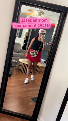 Cute mama OOTD for a long afternoon filled with baseball games for two boys! Love this cute crossbody bag definitely elevates every outfit! #baseballszn #momootd #baseballmom #momssupportingmoms #momfashion 