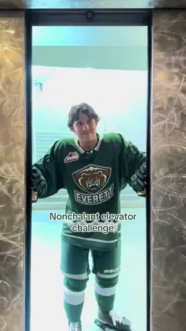 Not gonna lie, they killed this🫣 #everettsilvertips #hockeyplayer #nonchalant #fyp #elevatorchallenge 