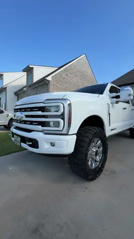 Something about an all white super duty just 🤤 #f250 #bubbatruck🌾 #grapps 