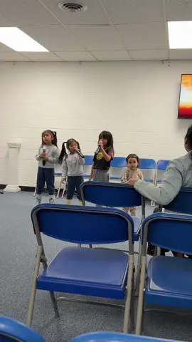 Dejas a los niños venid a mí y no se lo impidas 