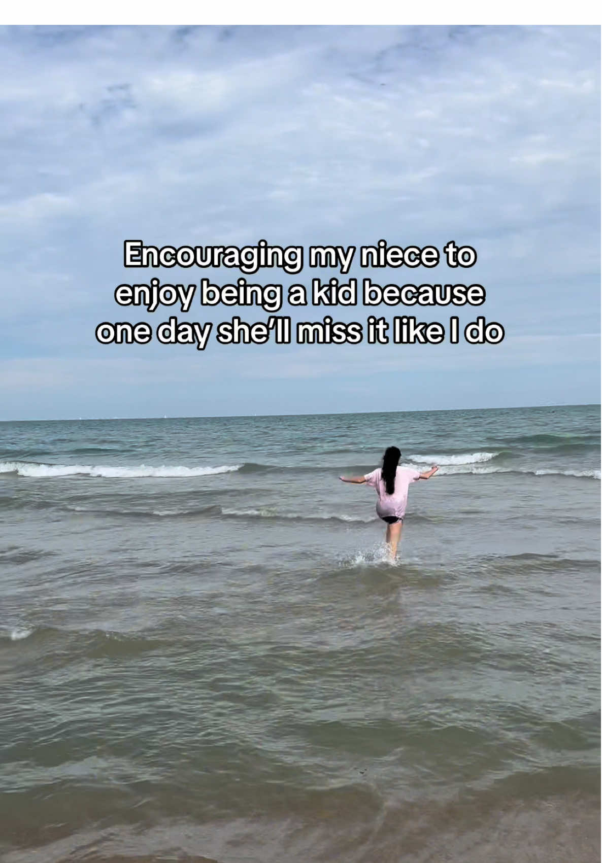 Love watching my niece grow up 💕 what a blessing it is to see her play at the beach. I miss being a kid but I love being a titi 🥰 #niece #family #beach #childhood #auntlife 