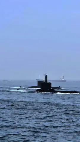 Pasukan Hitam Hitam ikut meramaikan HUT TNI 🏴‍☠️ #huttni #tnial #kapalselam #jalasvevajayamahe⚓ 